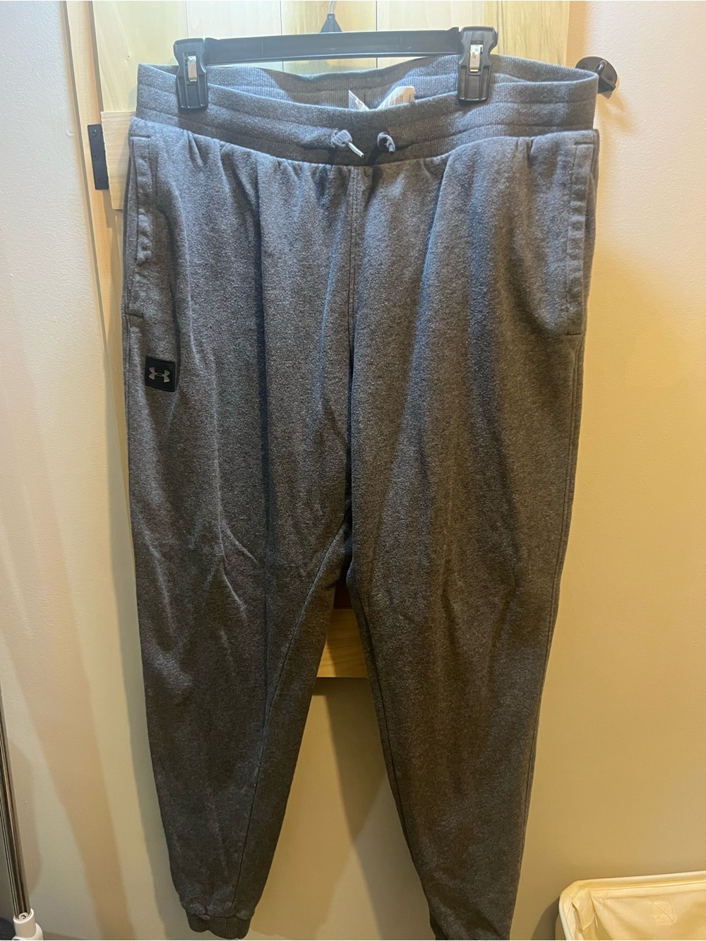 Under Armour Men's Dark Gray Jogger Sweatpants
